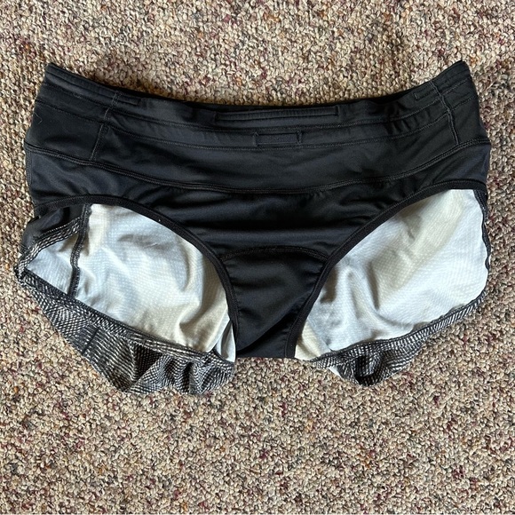 Lululemon Speed Up Short Velocity Mesh Island Mist Black Size 4 - Picture 6 of 8